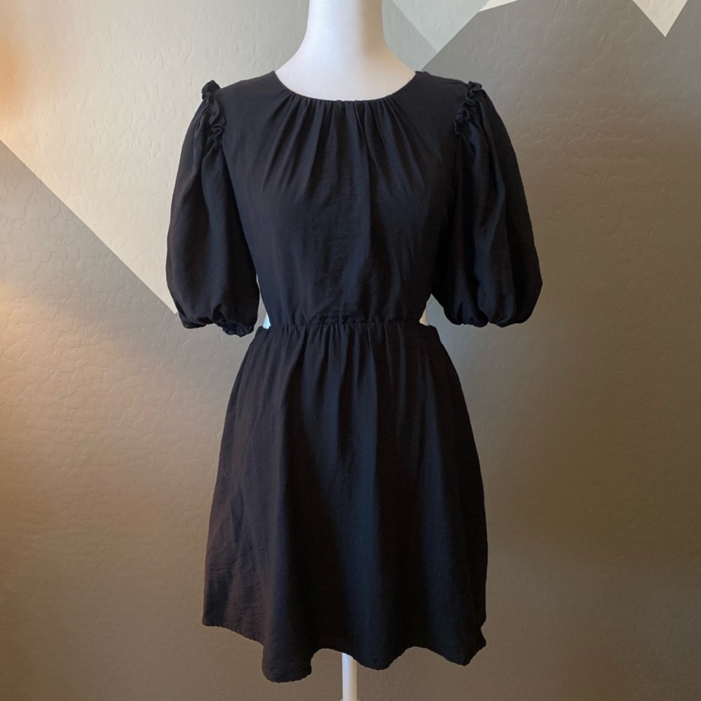 Moon River‎ Puff Sleeve Open Back Cutout dress